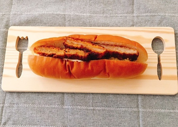 1つのパンに総菜が3種類も