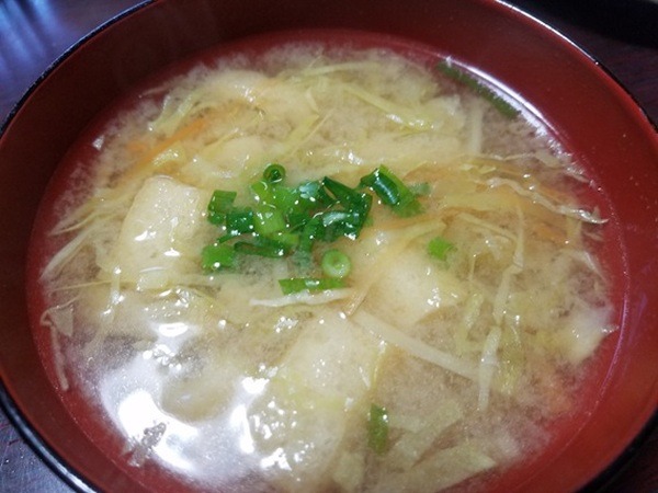 千切り野菜の味噌汁