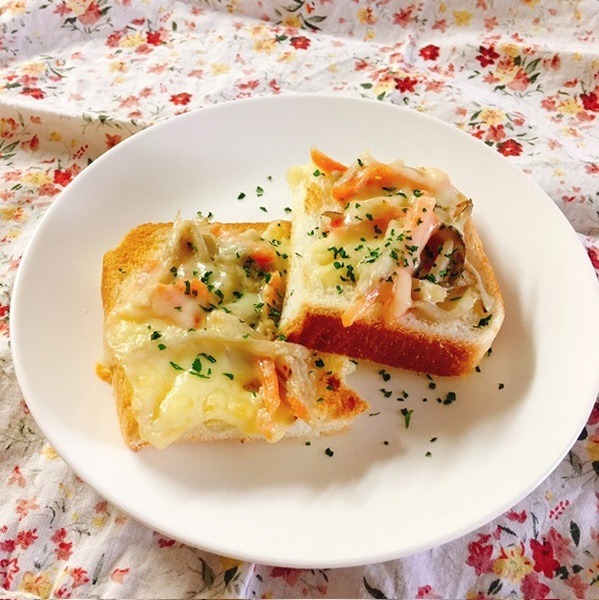 ごぼうサラダのチーズトースト