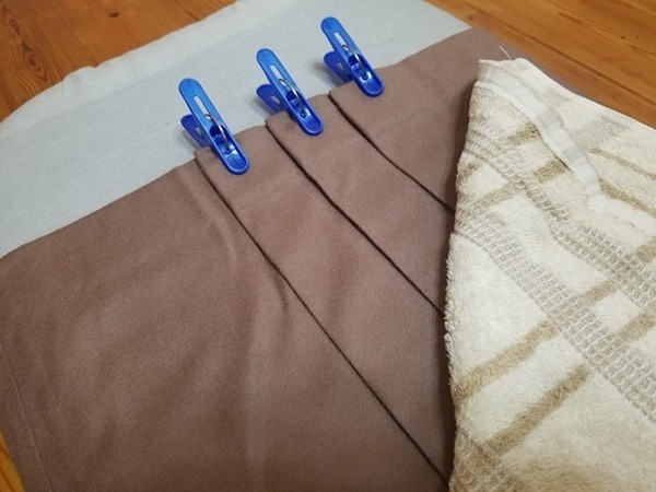 洗濯バサミではさみます