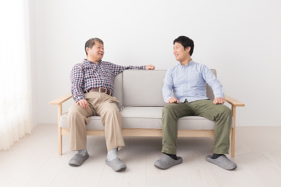 話す父子