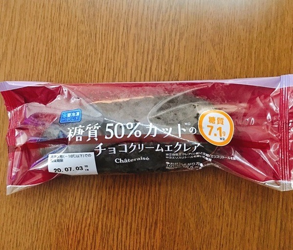 糖質50％カットのエクレア（税込み108円）