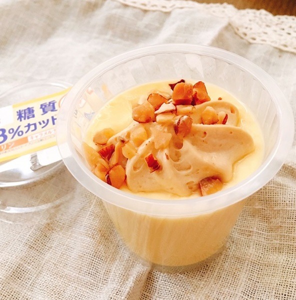 糖質83％カットプリンの甘さは控えめで、クリームは、ほんのりとキャラメルの風味