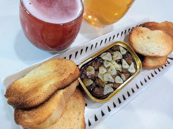 高級なムール貝が小ぶりながらぎっしり詰まっていて138円の「スモークムール貝オイル漬け」