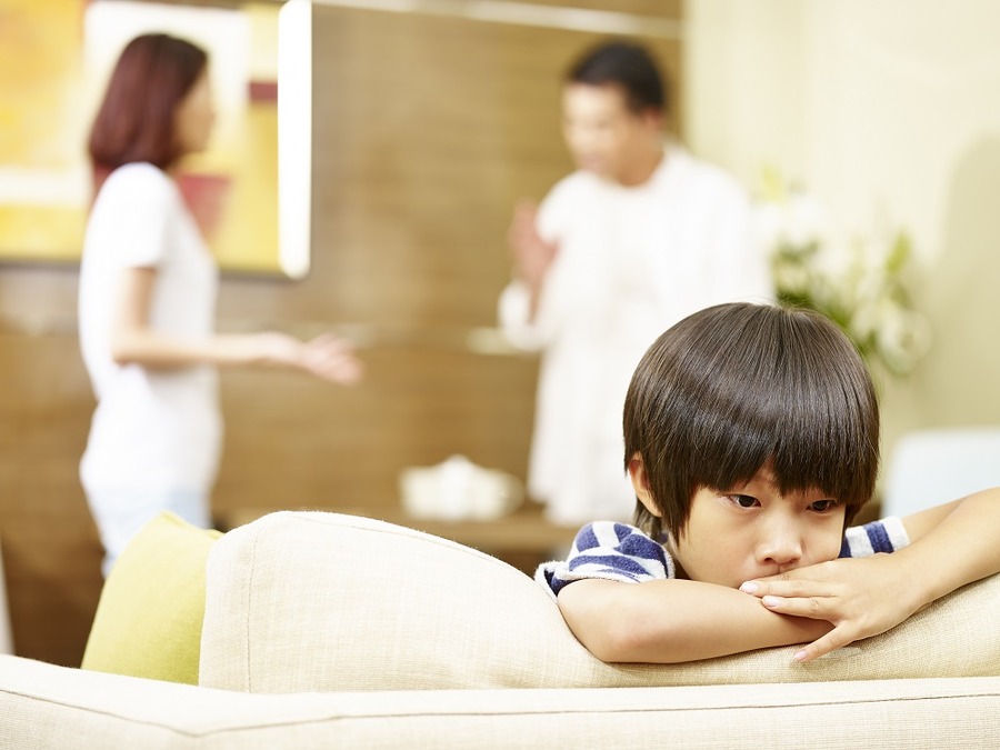 夫婦ゲンカに疲れる子ども
