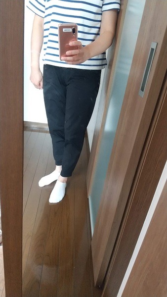 ユニクロアクティブジョガーパンツ着用中