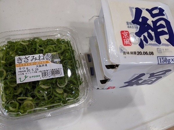 業スの豆腐とねぎ
