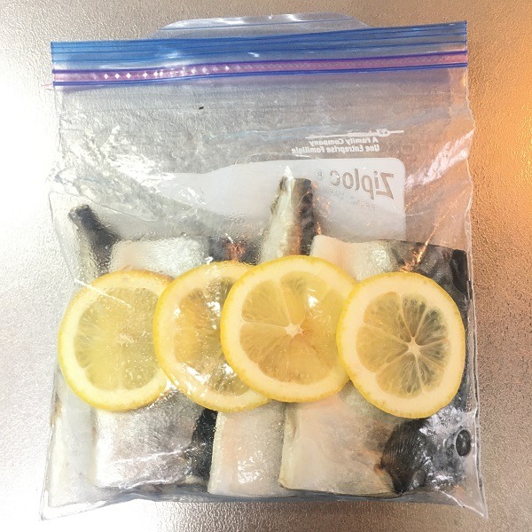 サバの切り身に下味をつけたところ