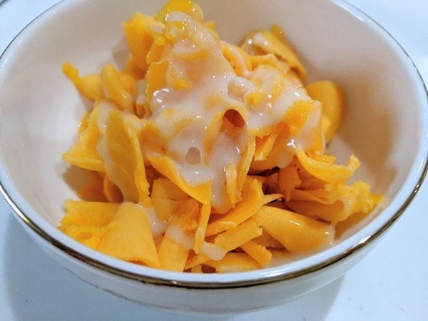 業スのマンゴーかき氷