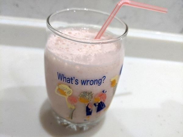 いちごとマンゴーの節約フルーツジュース