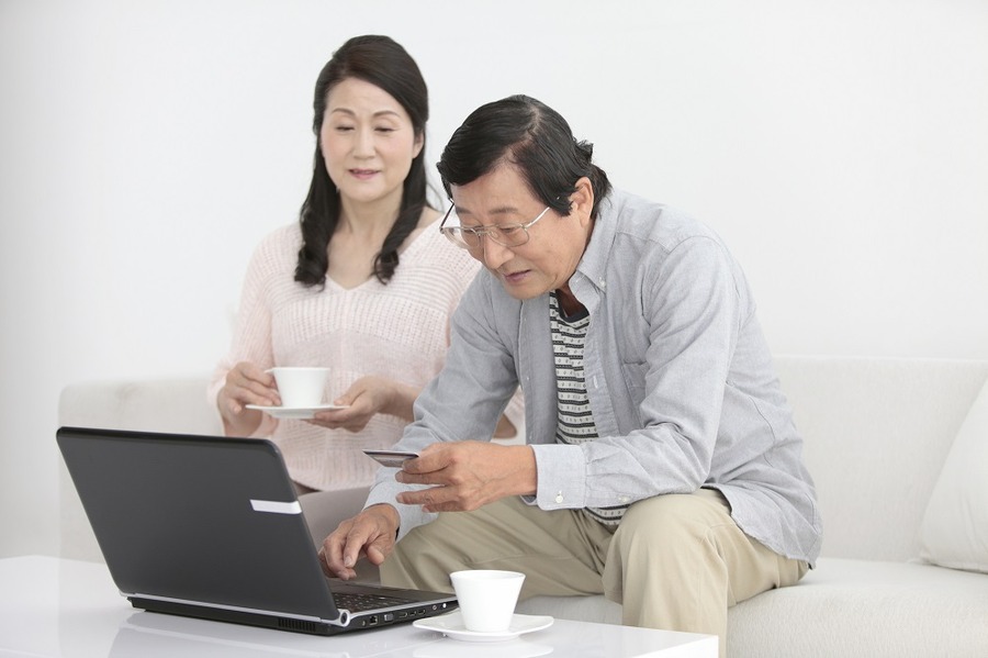 妻名義のクレカで支払い