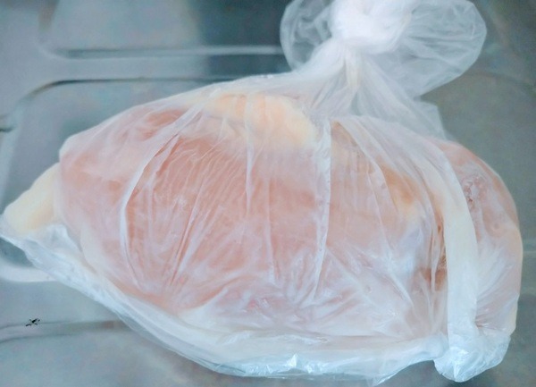 甘酒を揉みこんでしばらく寝かせる