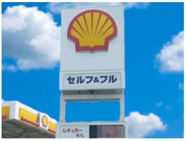 ガソリンスタンドでセルフで給油