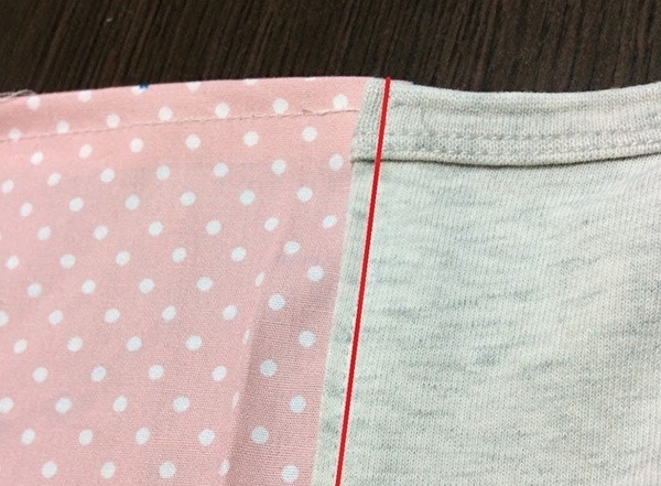 赤い線のカ所にもミシンをかける