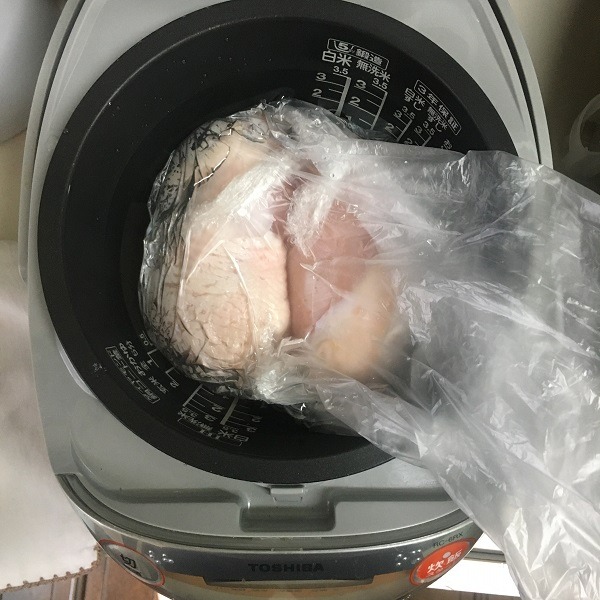 炊飯器にお湯をはる