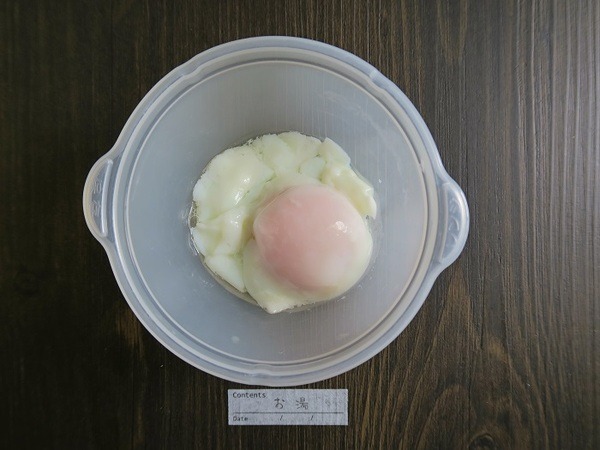 100均のお湯を注ぐタイプの温泉卵メーカーで作った温泉卵