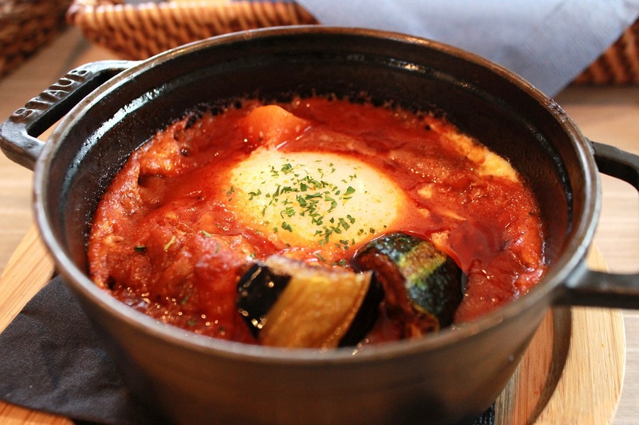 煮込みハンバーグは深めの耐熱皿1つ