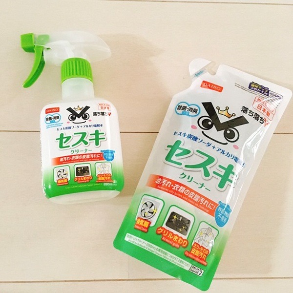 スーツのシャツや、子どもの制服の襟の汚れを落とすにも最適な「セスキクリーナー」