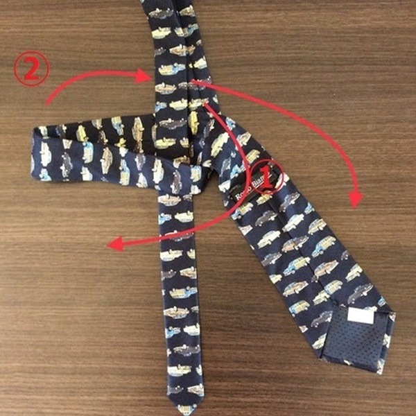 画像を参考に一度結び、結び目を整える