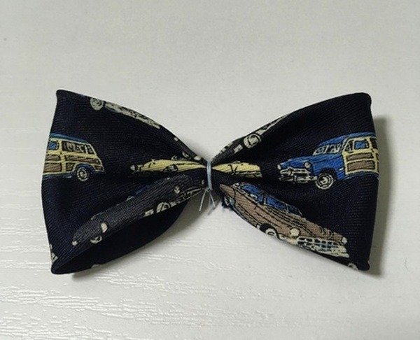 真ん中をつまんで縫い留め