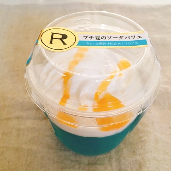 ローソンストア100のプチ夏のソーダパフェ