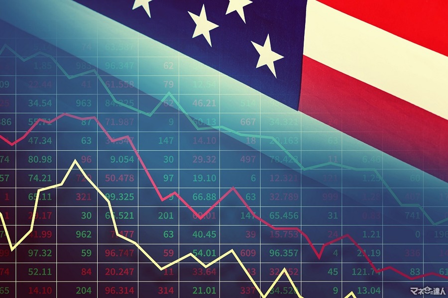 <p>Economic and financial crisis concept. Stock market graphs and usd dollar against ameican flag on dark background</p>