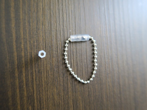 留め具が外れるのを防ぐパーツ