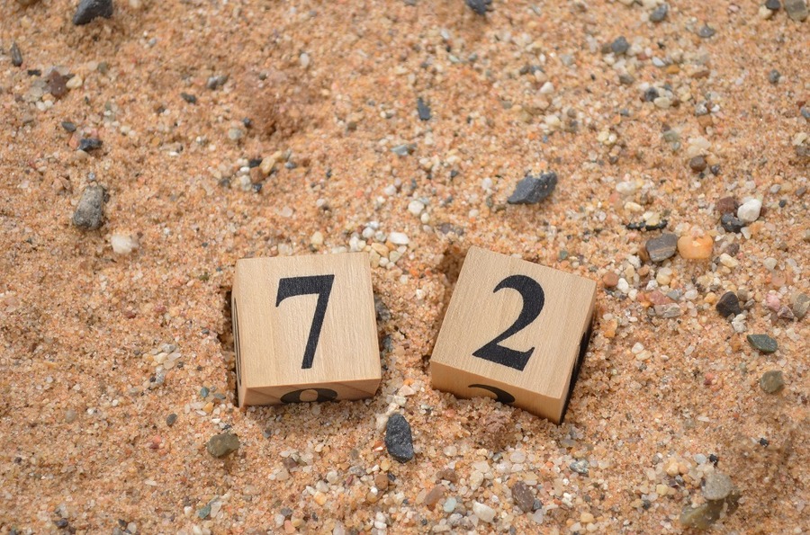 その差は72倍