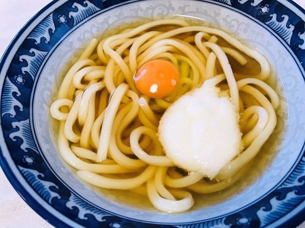 生卵などをトッピング