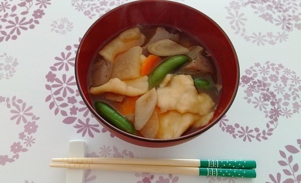 小麦粉で「はっと汁」