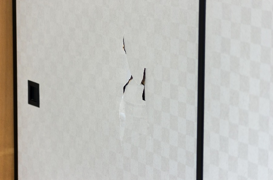 破れたふすま
