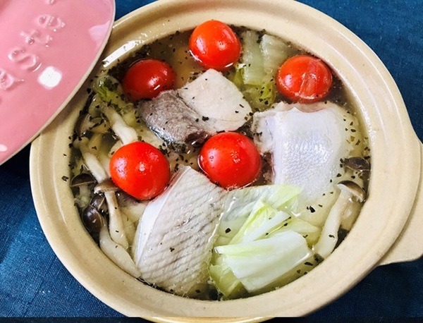 ぶりと白菜の土鍋アクアパッツァも簡単に作れる
