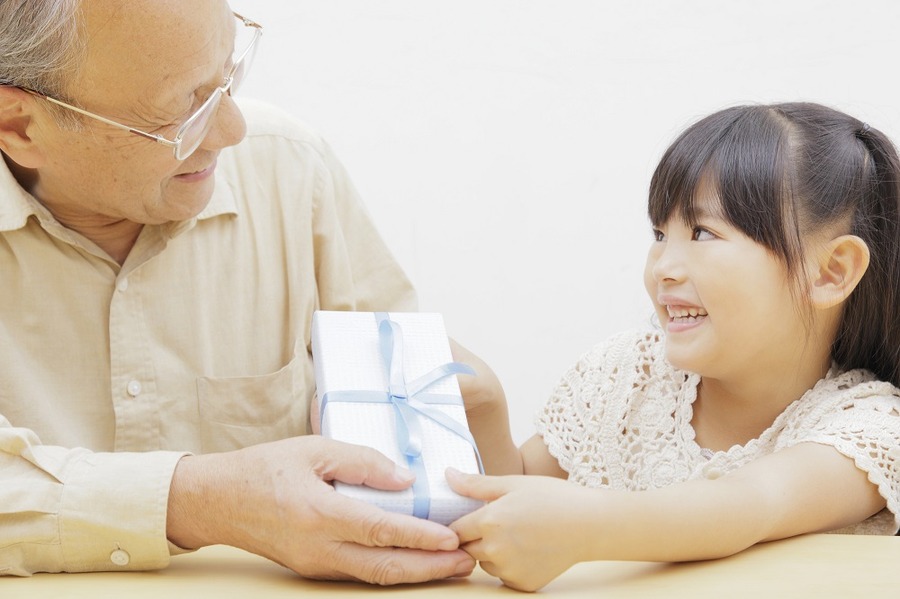 子どもへのプレゼント　多すぎは感謝の心をしぼませる