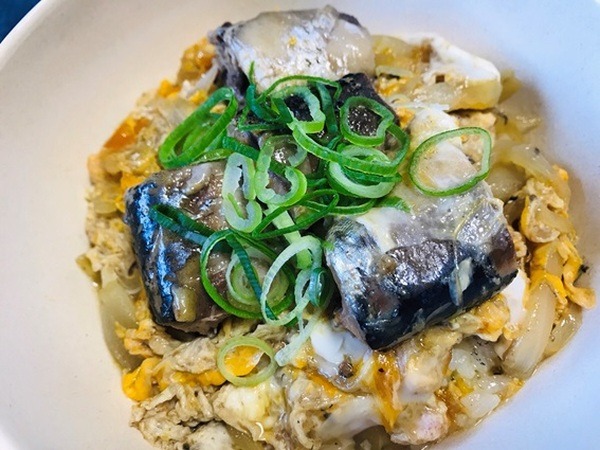 「イワシ缶の卵とじ丼」