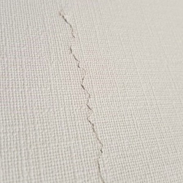壁紙のひび割れの線が「ギザギザ」だったら要注意