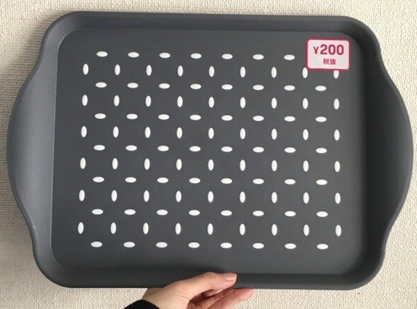 すべり止め付きトレー