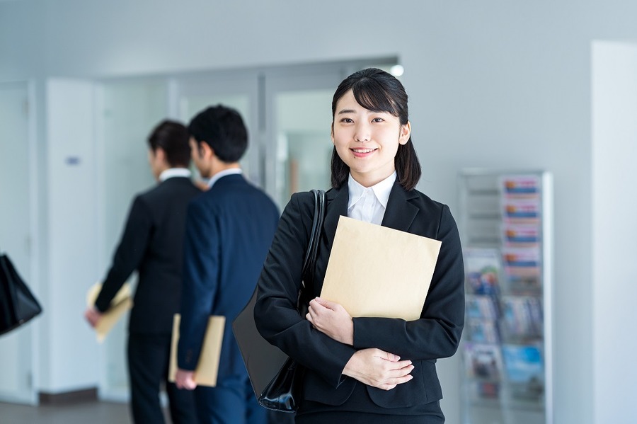 大学や民間団体の給付型奨学金を目指す