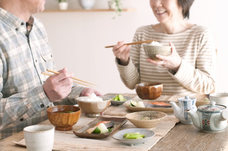 夫婦で仲良く食事をしたほうが節約