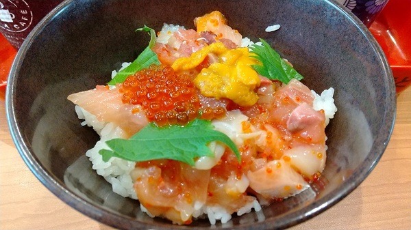 くら寿司567円セットの海鮮丼