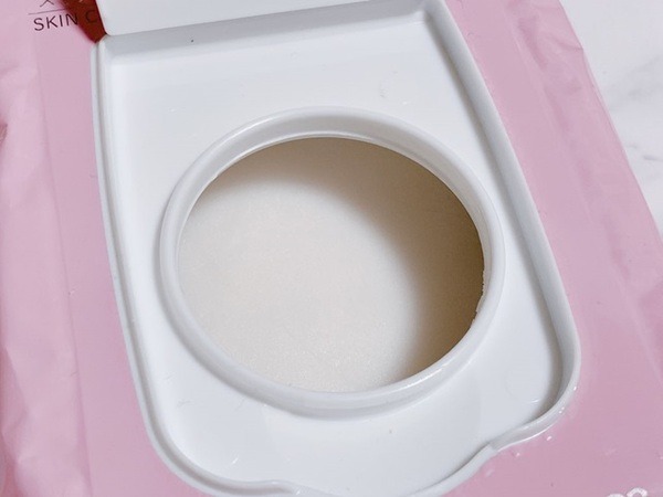 プラスチックのフタがついています