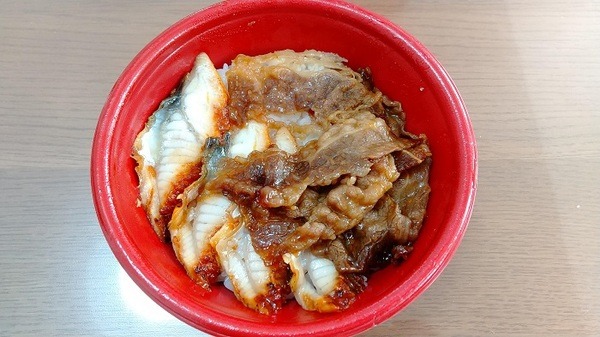 はま寿司持ち帰りのうなカルビ丼