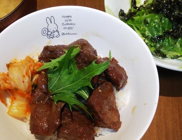 焼肉のタレで下味をつけます