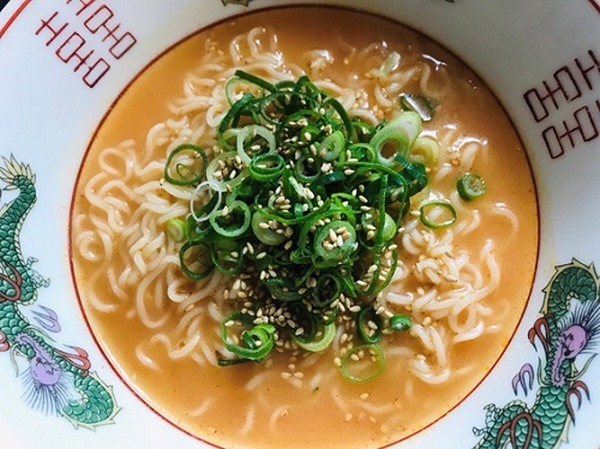 「ピリ辛豚骨ラーメン」