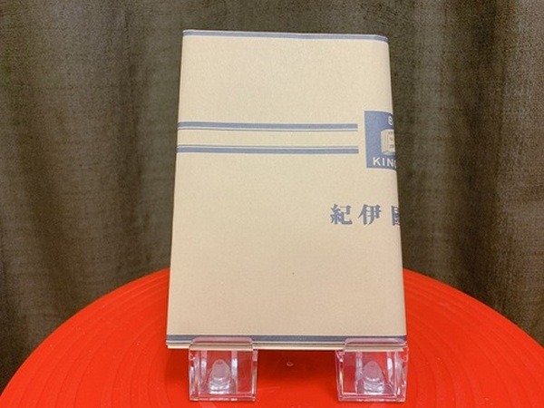 本を置く