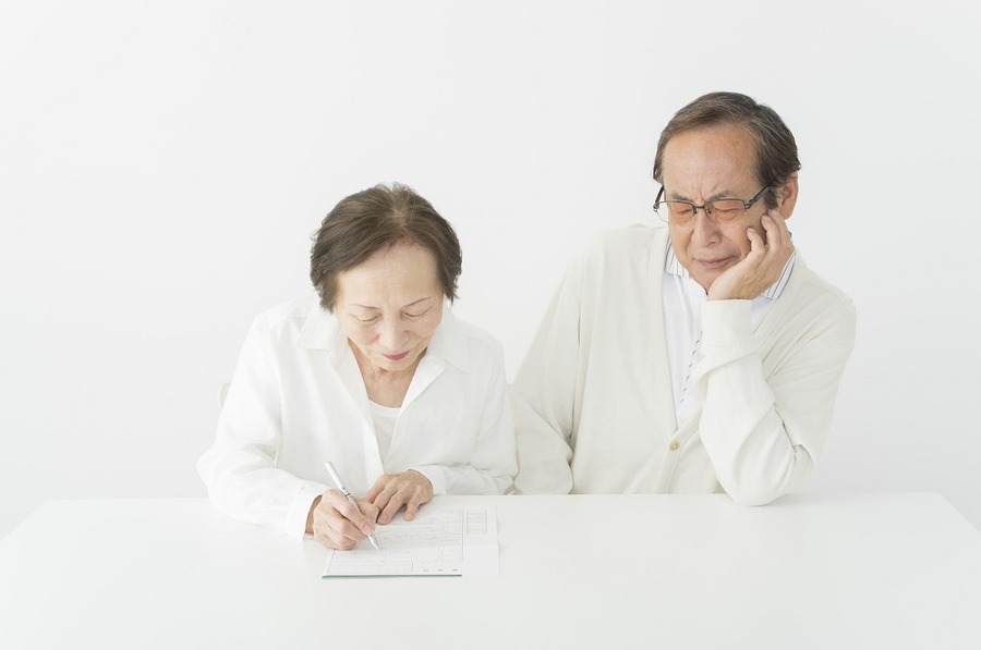 ちょっと待って、その熟年離婚　夫婦共倒れの危険性も