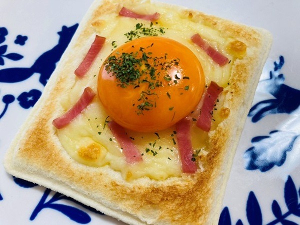 スナックサンドのカルボナーラ風