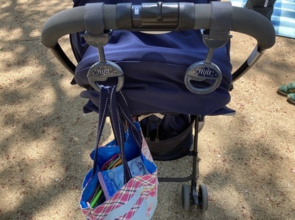 ベビーカーの荷物かけ