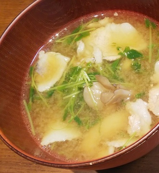 豆苗とまいたけの豚汁