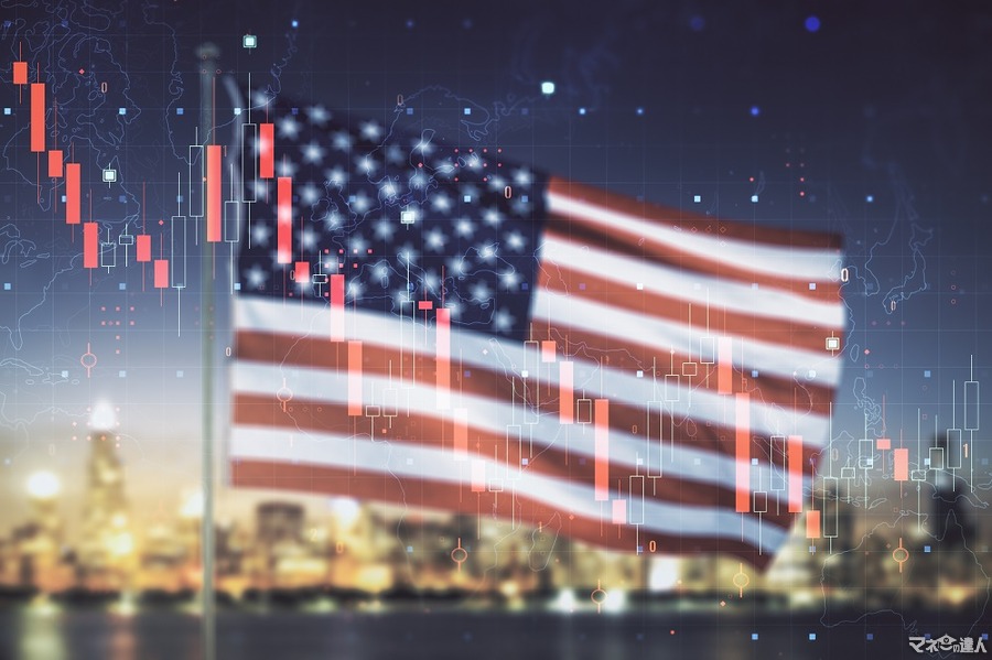 <p>Economic crisis chart and world map hologram on USA flag and blurry skyscrapers background, bankruptcy and recession concept. Multiexposure</p>