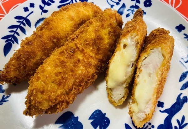 溢れるチーズが最高「ささみチーズサンド」